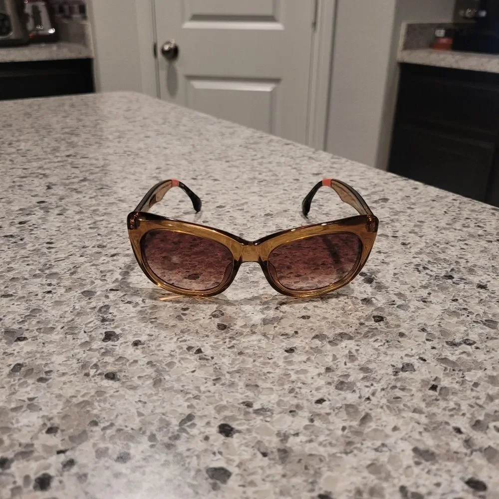 Tom’s Rose Crystal Kitty Brown Gardient Women's Sunglass